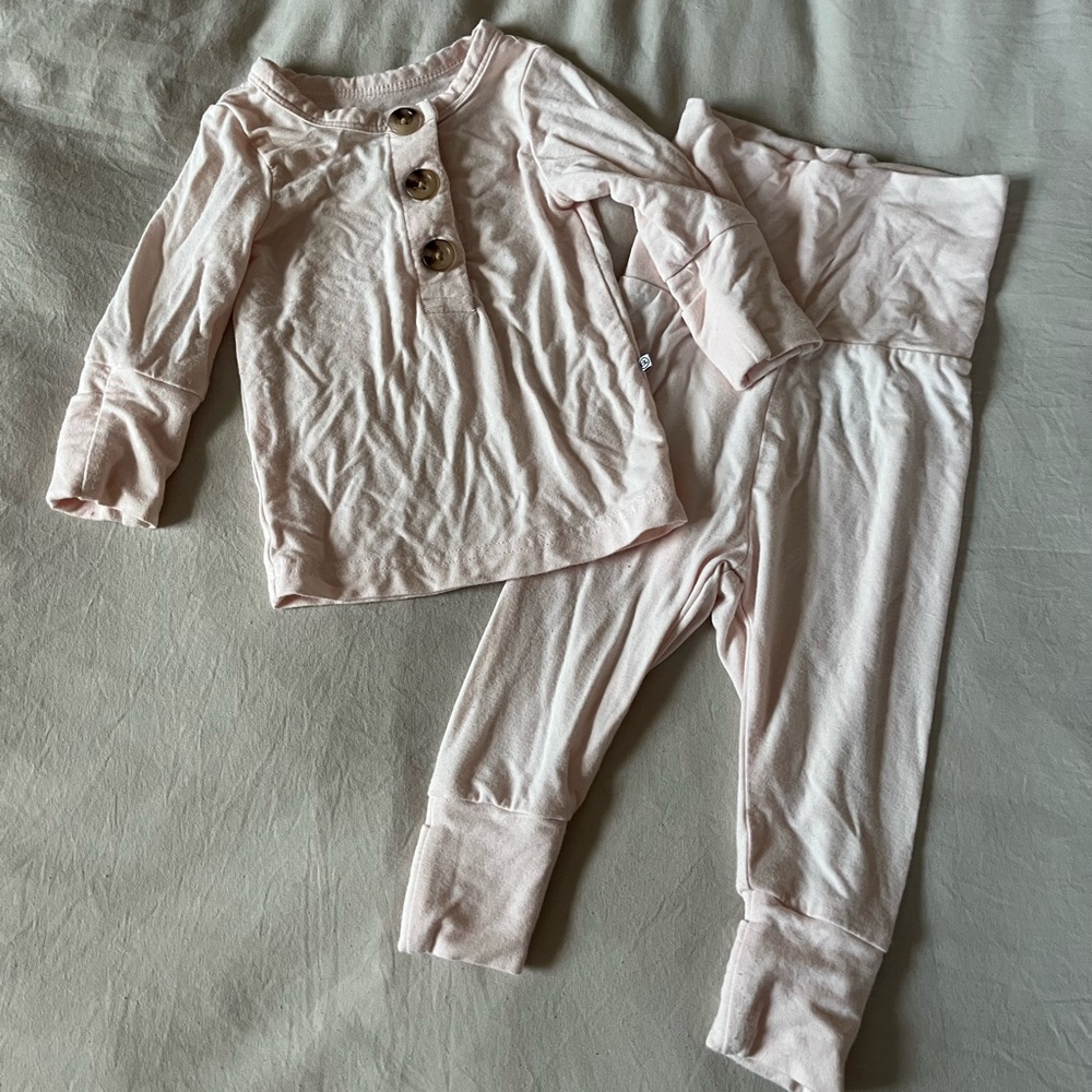 Caden Lane Bamboo Jammie’s lounge set 0-3 months pink